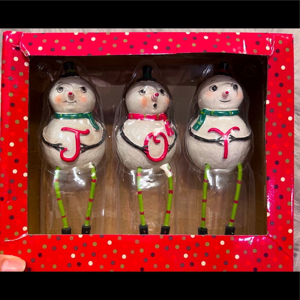 JP shelf sitter